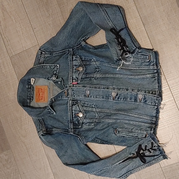 Levi's US S Short Jean Jacket with Arm Lace Up Detail - Picture 1 of 11